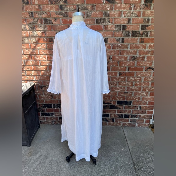 Vintage Bert Yelin for Neiman Marcus white cotton embroidered nightgown robe set - Picture 5 of 11